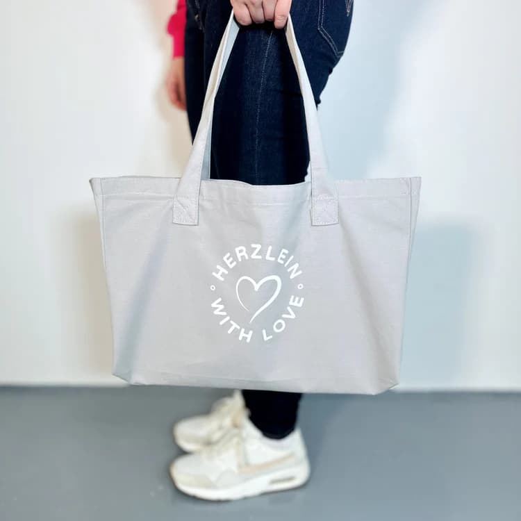 Herzlein Fashion Review: Colorful, Considered Womenswear From Germany